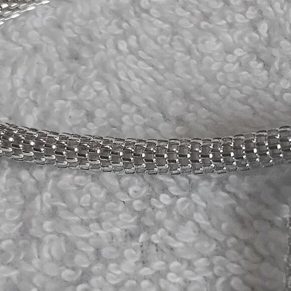 38" White Gold Tone Cable Necklace Fasion Piece With a Crossing Centerpiece!! - Picture 3 of 4